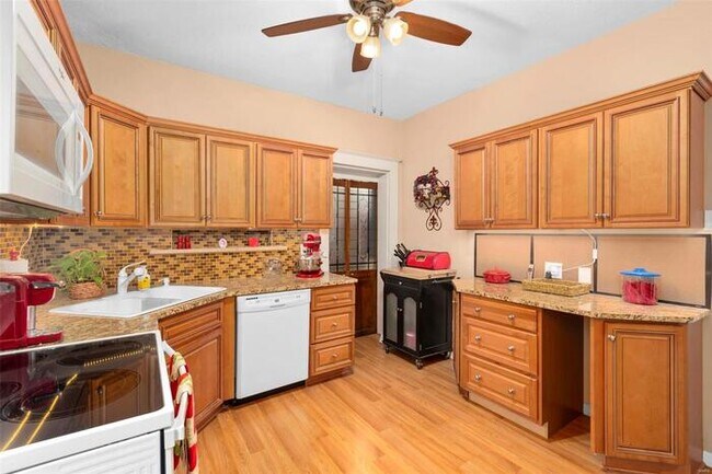 Building Photo - Fantastic 3bd/1.5ba home! Coming soon!