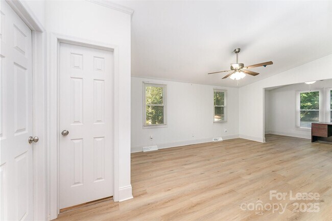 Building Photo - 4301 Eagle Chase Dr