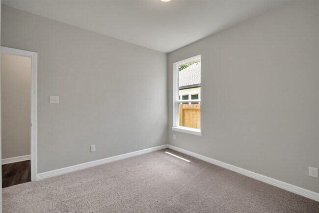 Building Photo - 529 Cedar Harbor Ct