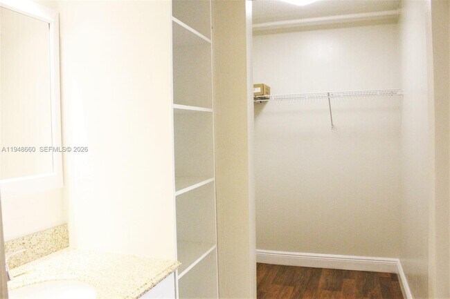 Building Photo - 17011 N Bay Rd