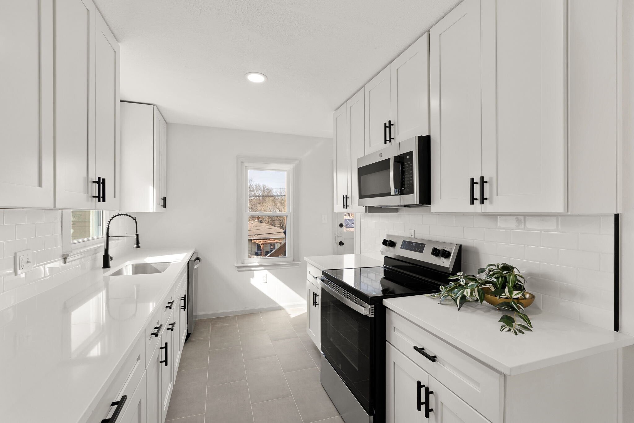 Building Photo - 822 E 72nd St