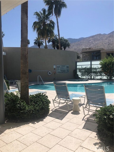 Building Photo - 1010 E Palm Canyon Dr