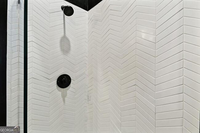 Building Photo - 208 12th St NE