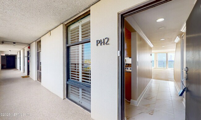 Building Photo - 2100 Ocean Dr S