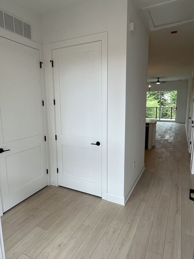 Building Photo - Brand New 2 Bed Condo in Cornelius