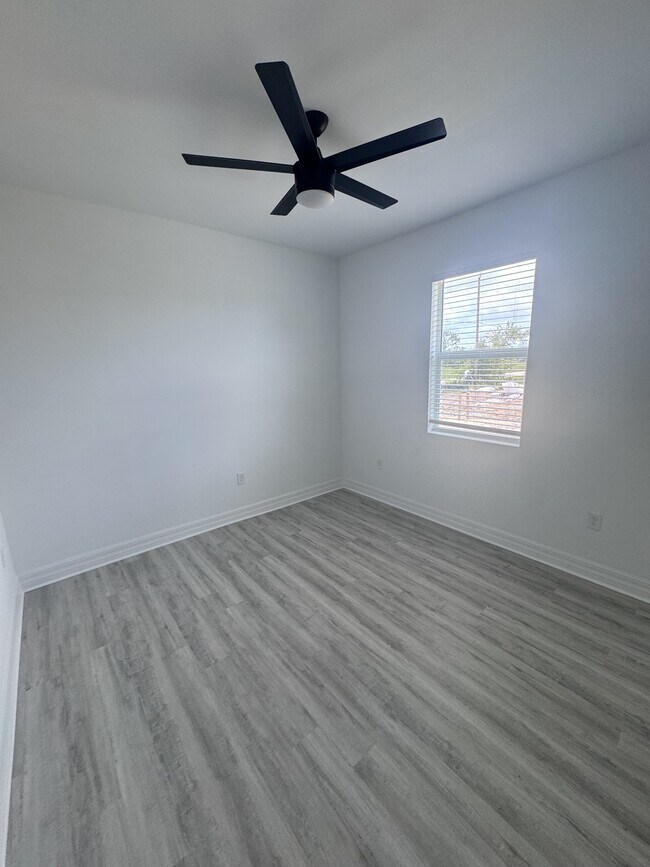 Building Photo - 1724 NW 24th Ave