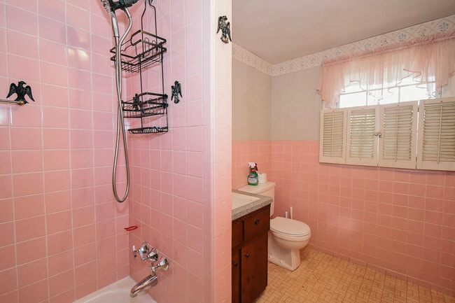 Building Photo - 60 Wildwood Rd