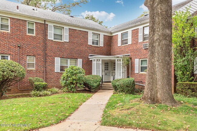 Building Photo - 32 Manor Dr
