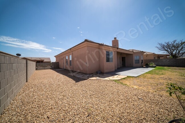 Building Photo - 2085 Alan Ladd Dr