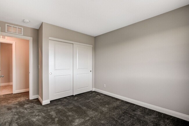 Building Photo - Stylish 3-Bedroom Home with Upgraded Kitch...