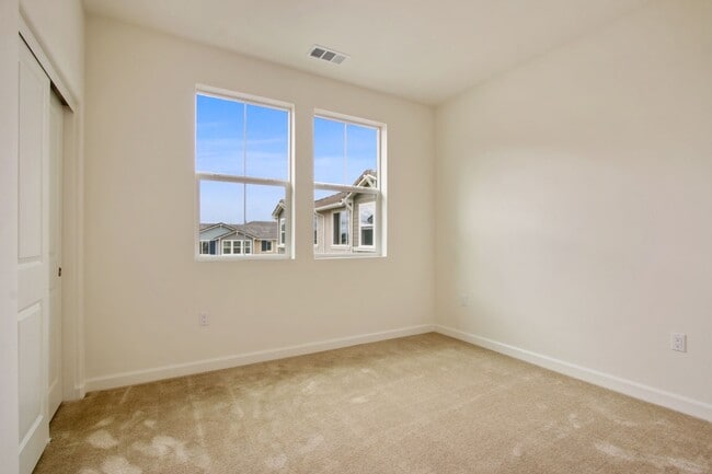 Building Photo - Charming Yorba Linda Townhome