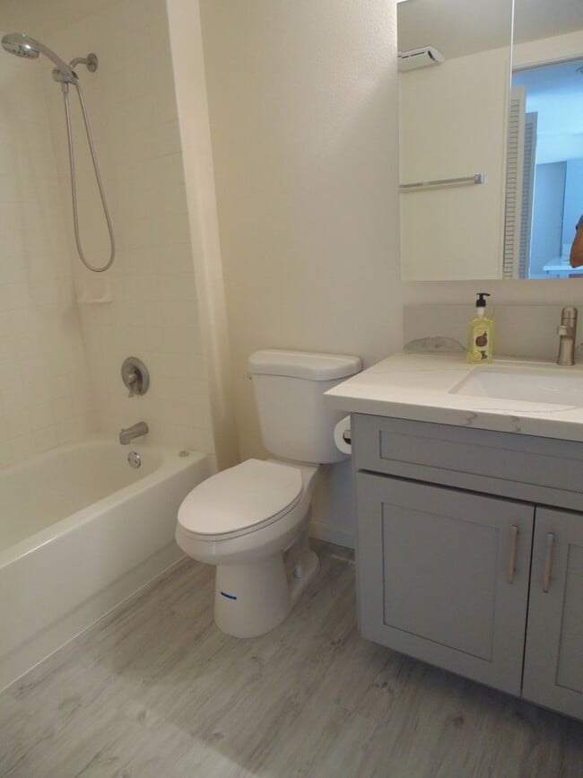 Building Photo - Newly renovated 1 bedroom, 1 bath, 1 parking in Makiki!