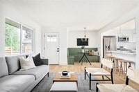 Building Photo - Recently Renovated 2Bd 1Ba Duplex with W/D and Central AC!