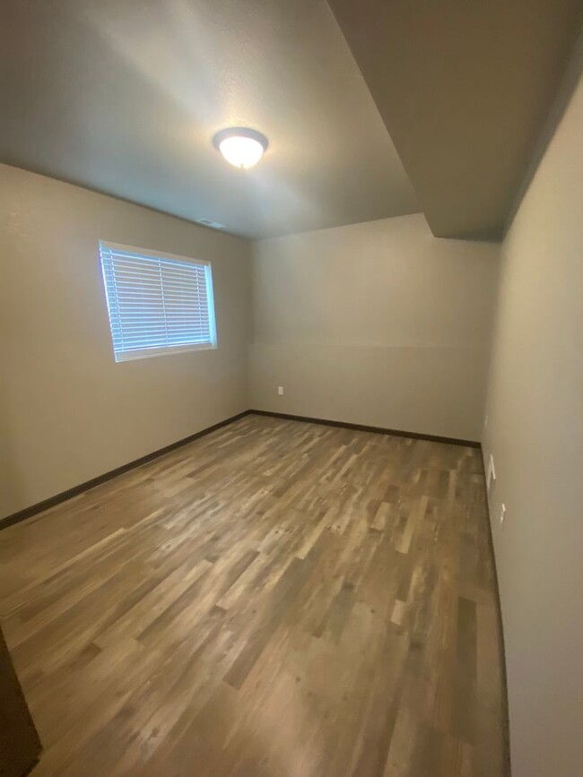 Building Photo - 4 BED | 3 BATH | TRIPLE CAR GARAGE | NEWLY...