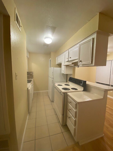 Building Photo - 3206 Lobit Dr