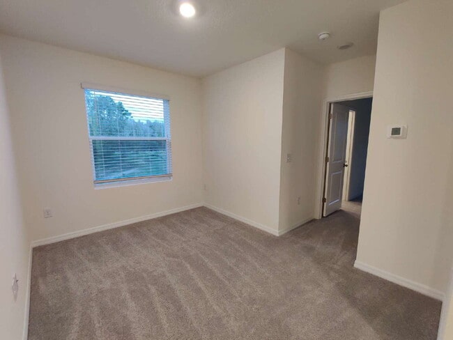 Building Photo - 423 Whispering Oaks Ct