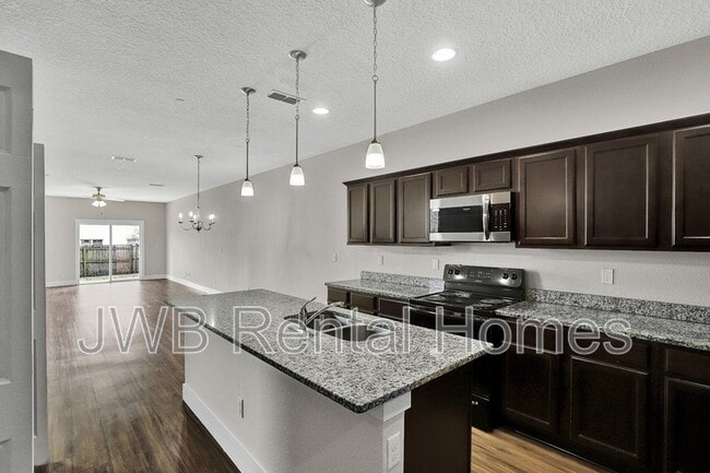 Building Photo - 834 4th Ave S