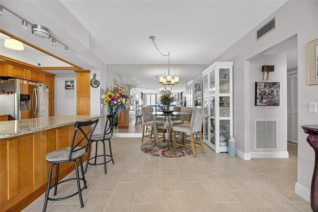 Building Photo - 7100 Sunshine Skyway Ln S