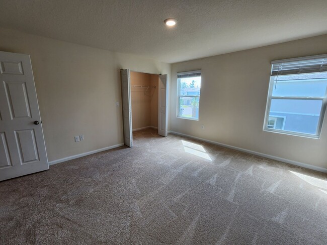 Building Photo - ***TWO WEEKS FREE*** Stunning 3 Bed 2.5 Bath Townhouse!