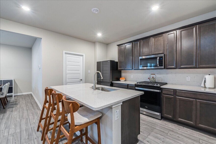 Building Photo - 122 Fairmeadow Downs Dr