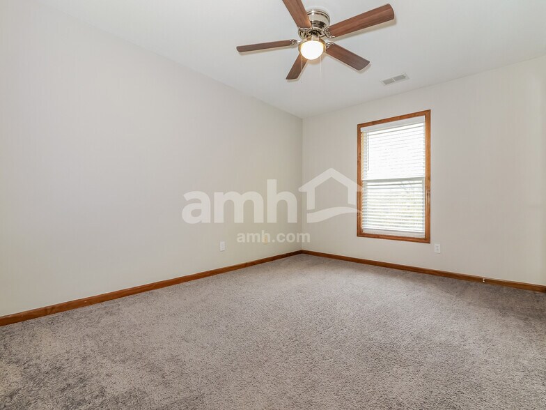 Building Photo - 3904 SW Brian Ln