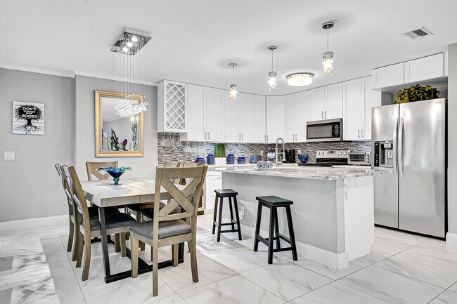 Building Photo - 1618 The 12th Fairway