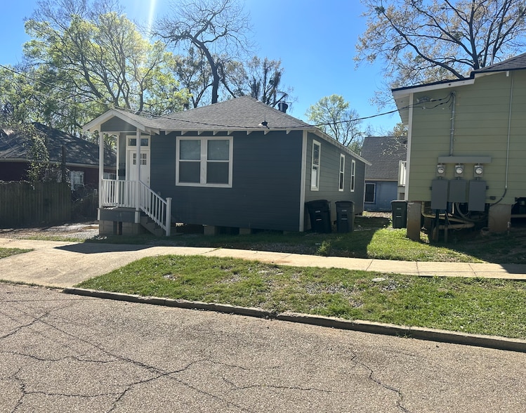 Building Photo - 860 France St