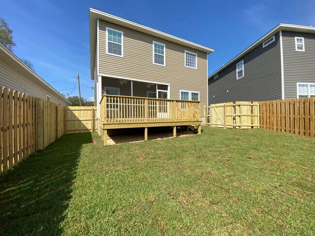 Building Photo - "Charming 4-Bedroom Gem in Niceville with Granite Elegance – 2046 Sq Ft of Comfort!"