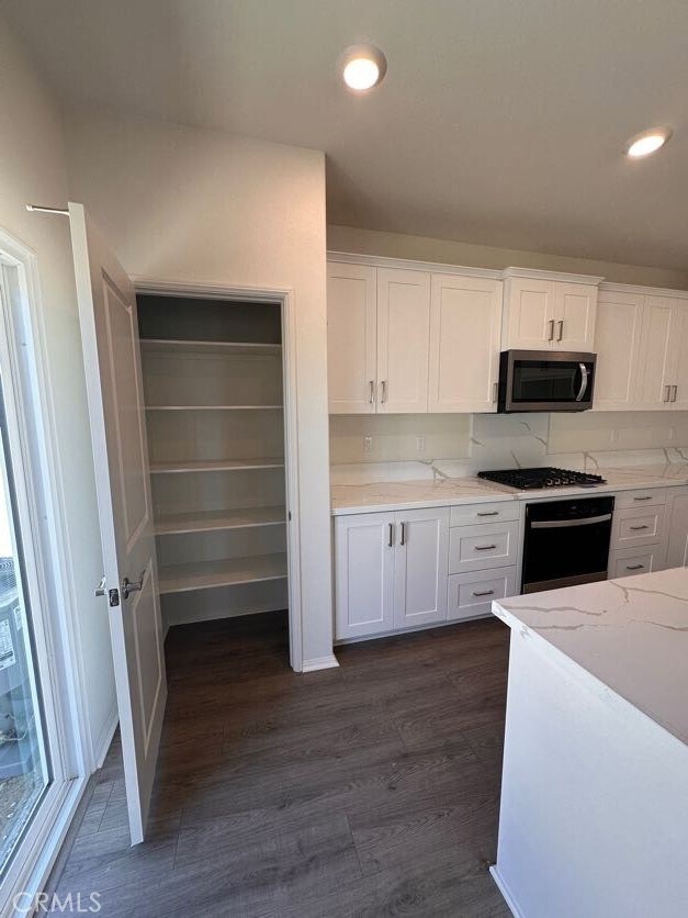 Building Photo - 27550 Brodiaea Ave