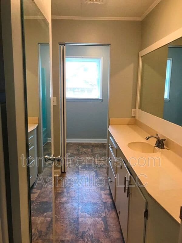 Building Photo - 148 Briarwood Ln