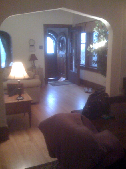 Primary Photo - 3605 N Maryland Ave