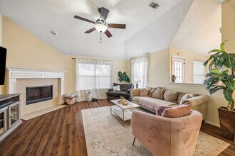 Building Photo - 24027 Floragate Dr