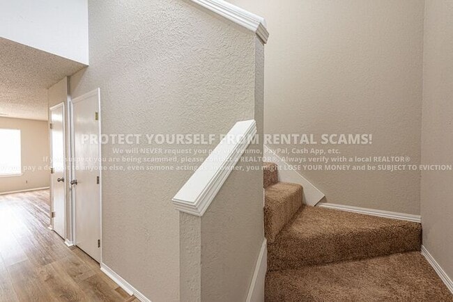 Building Photo - 686 W Martha Dr