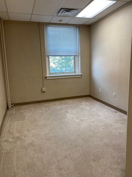 Building Photo - 705 1st Ave N