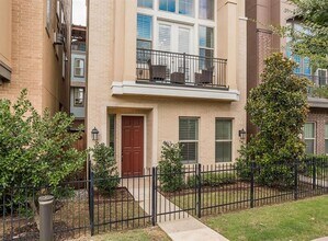 Building Photo - 1362 Arch Pl
