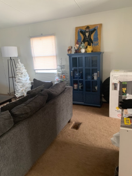 Building Photo - 6 Mark Pl