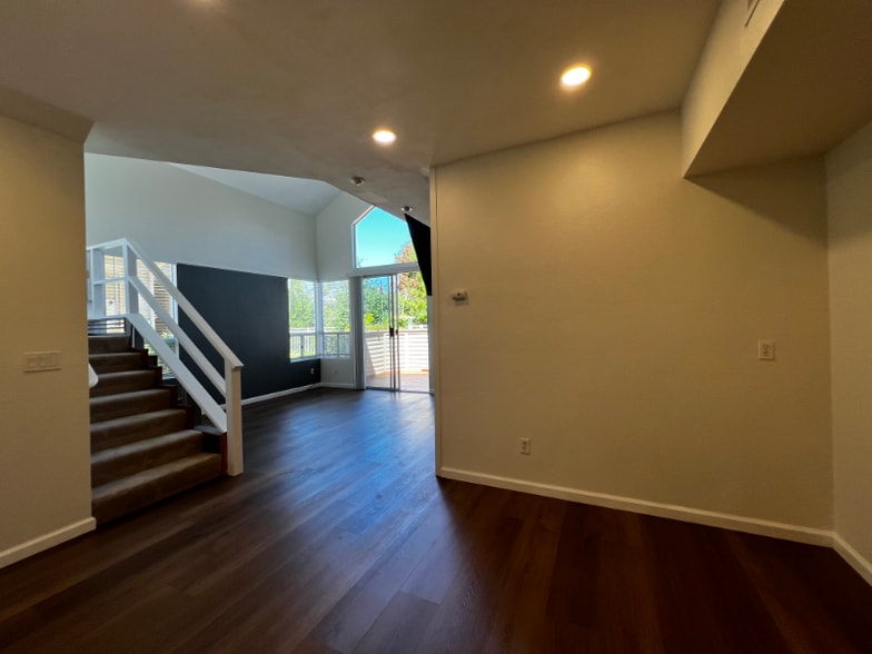 Building Photo - 229 Sunset Dr