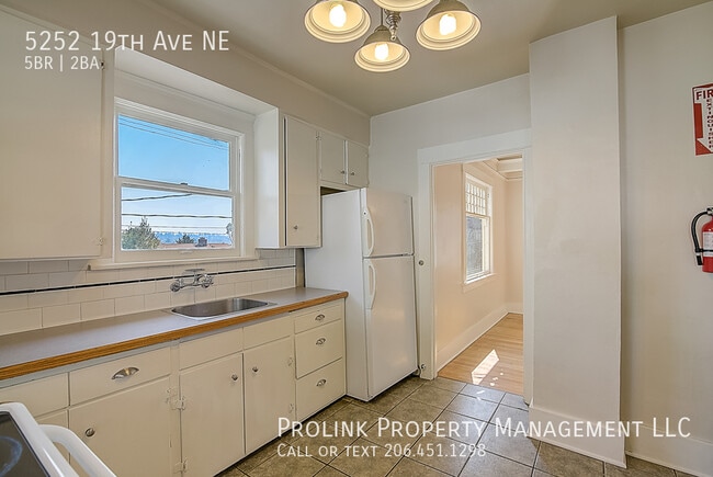 Building Photo - 5252 19th Ave NE