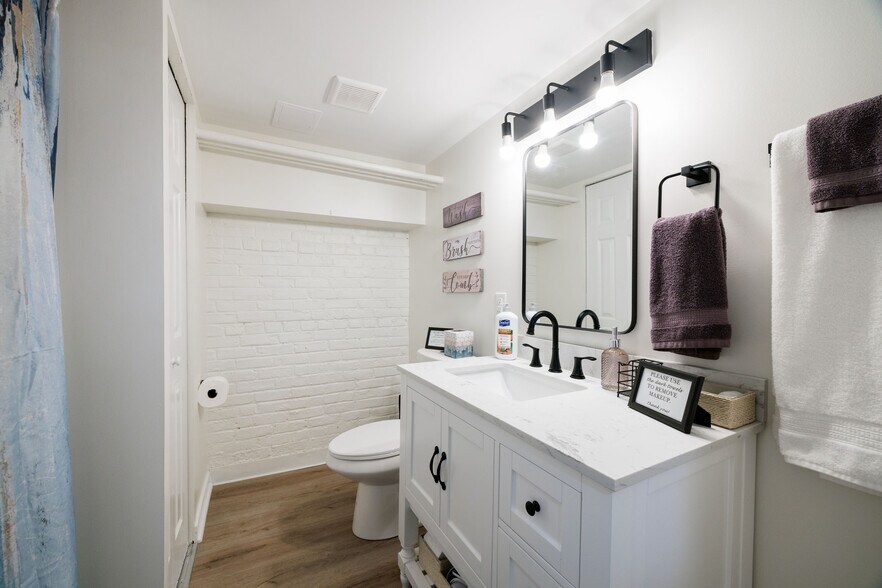 Building Photo - 7218 Monument Ave