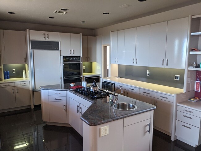 Building Photo - FINISTERRA GATED COMMUNITY RENTAL - VIEWS ...