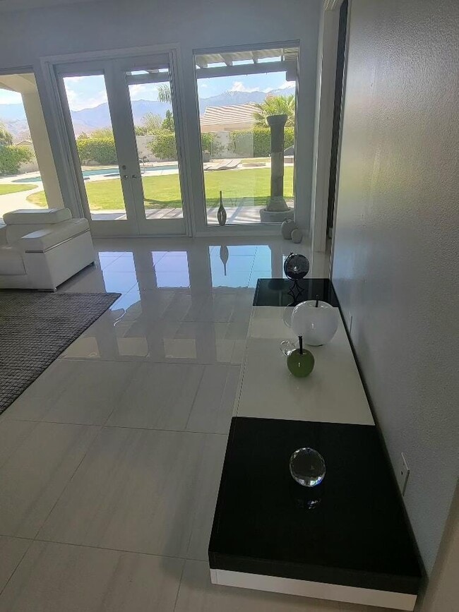 Building Photo - 5 Curie Ct