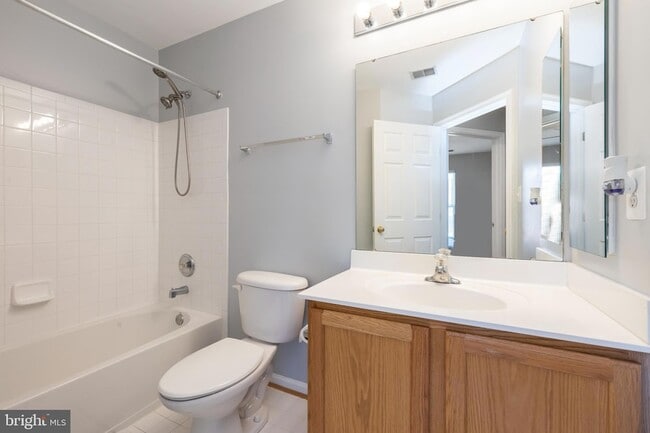 Building Photo - 4004 Meadow Trail Ln