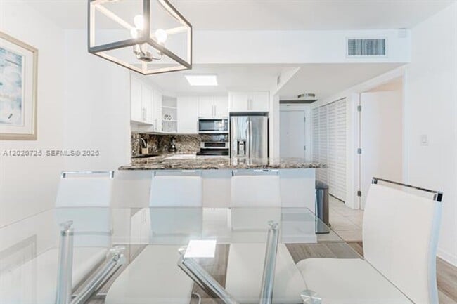 Building Photo - 2301 Collins Ave