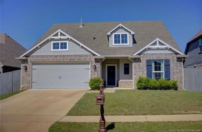 Building Photo - Welcome to this cozy home!