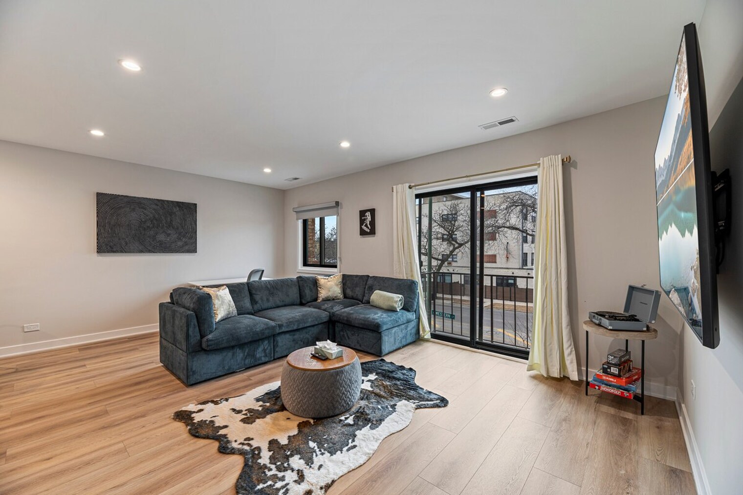 Building Photo - 2356 W Touhy Ave