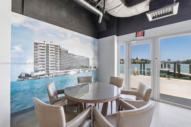 Building Photo - 900 Bay Dr