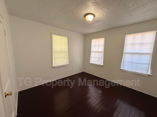 Building Photo - 6031 Transylvania Ave