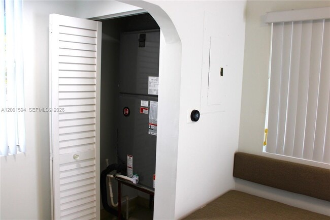 Building Photo - 2253 SW 10th St