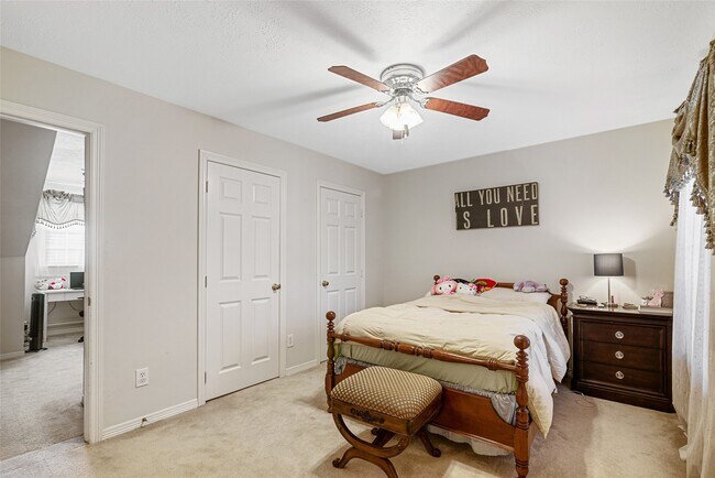 Building Photo - 1014 Enclave Square N