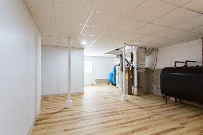 Building Photo - 270 New Braintree Rd